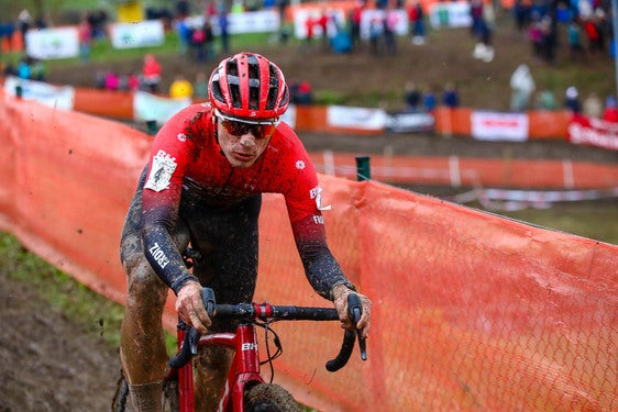 Gonzalo Inguanzo, durante la carrera élite, en la que quedó segundo por detrás de Felipe Orts