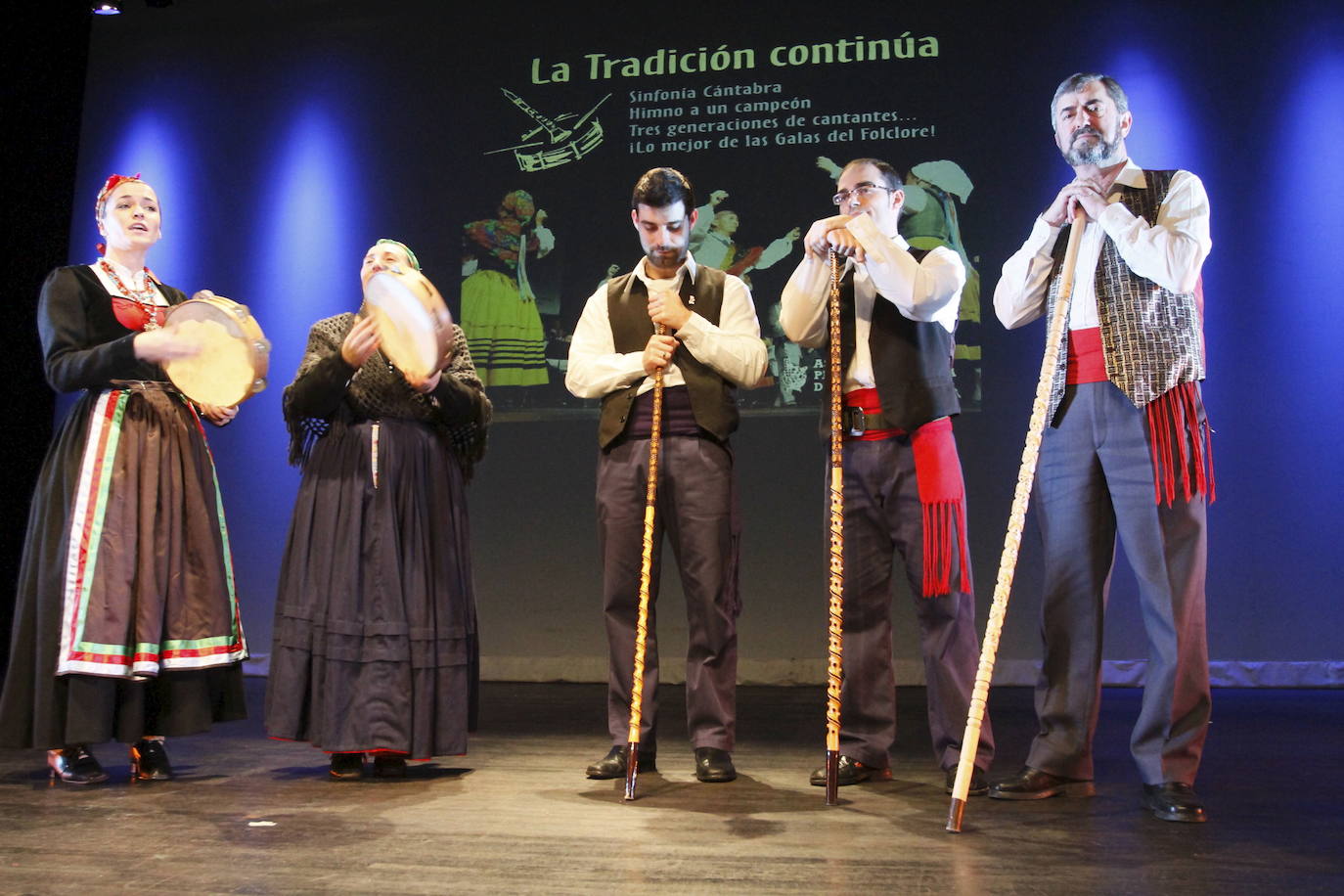 Concierto 'La tradición continúa' en el teatro Casyc de Santander. Actuación de Puri Díaz, Esther Terán y 'El Malvís'