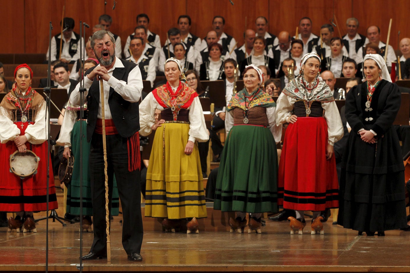 El taniego ofreció un recital memorable en el V Festival de la Música Popular de Cantabria, en Madrid, en 2010, junto a otros artistas y agrupaciones culturales.