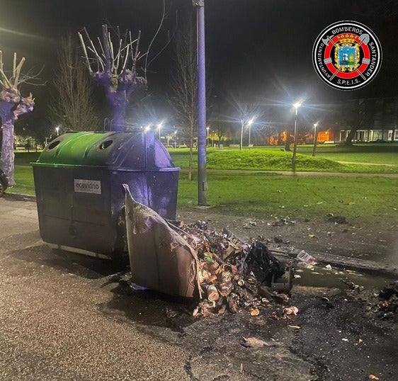 Esta noche han ardido cinco contenedores en Santander.