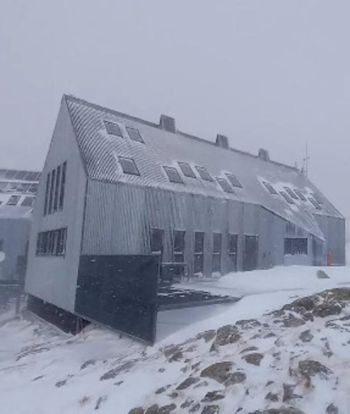 Imagen secundaria 2 - Así vive este frío invierno el guarda de un refugio de los Pirineos