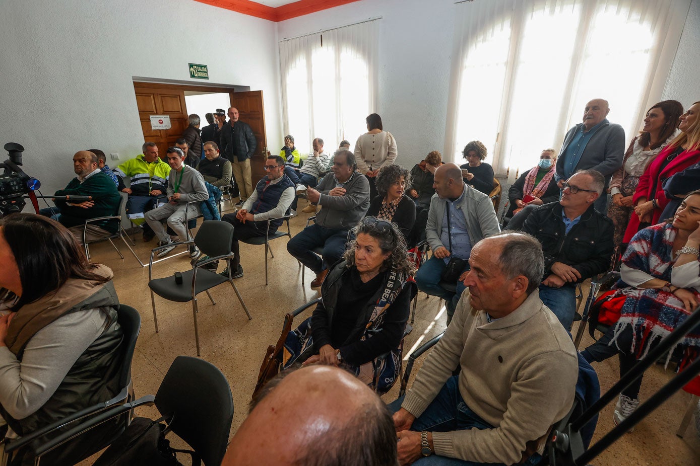 A la sesión acudieron numerosos trabajadores municipales porque se aprobaba el convenio. 