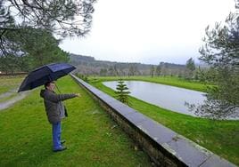 Enrique Corsini, propietario del complejo deportivo Shangri-La, muestra sus instalaciones.