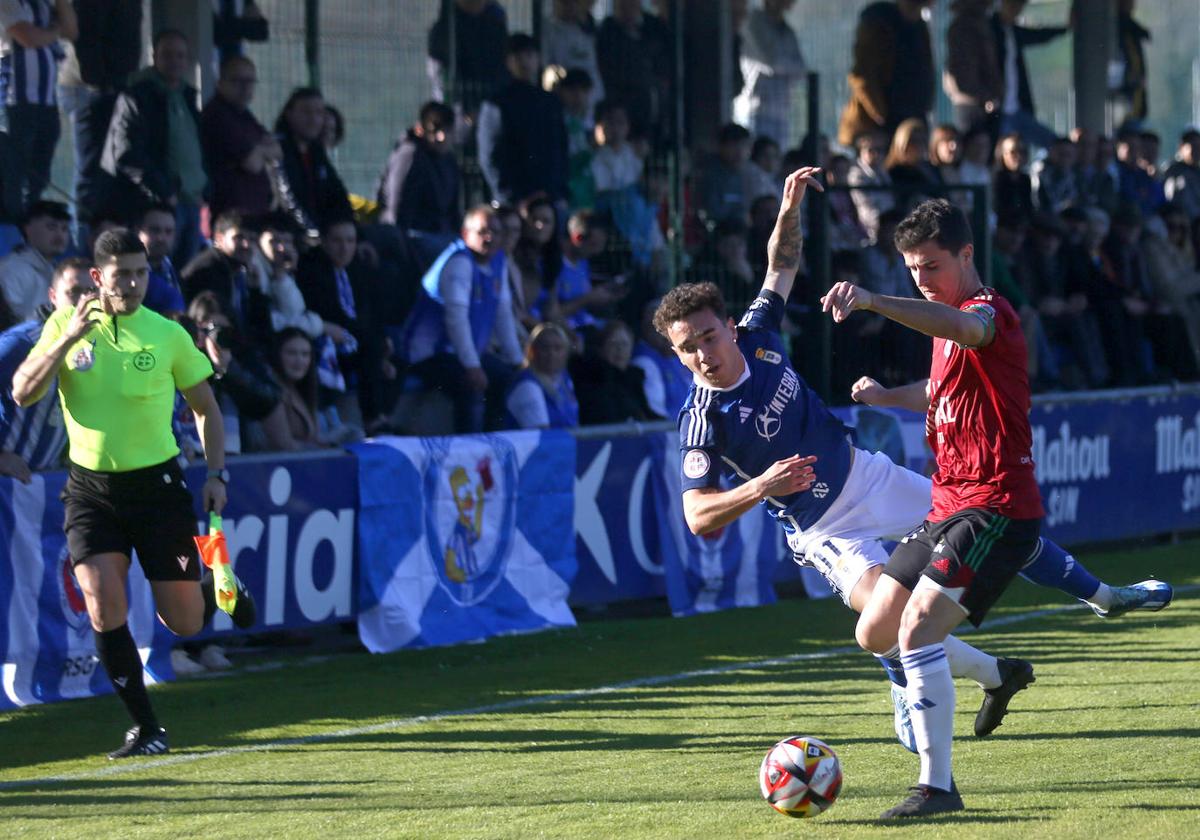 Sesé cae ante Alberto Gómez. mario rojas