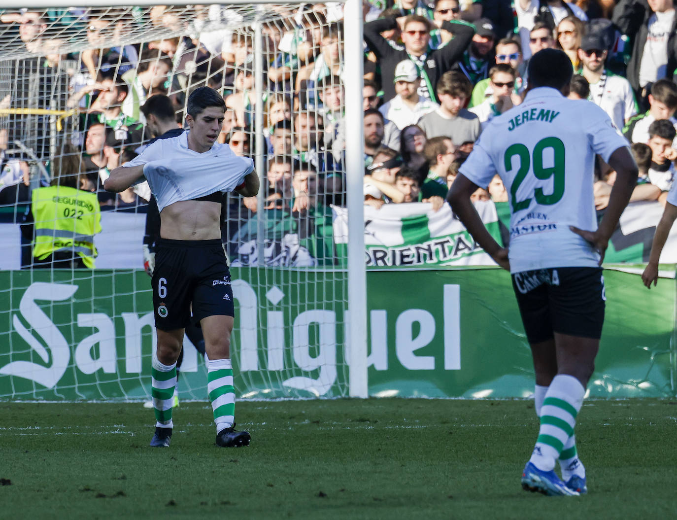 Íñigo Sainz-Maza y Jeremy, tras el segundo gol visitante. 