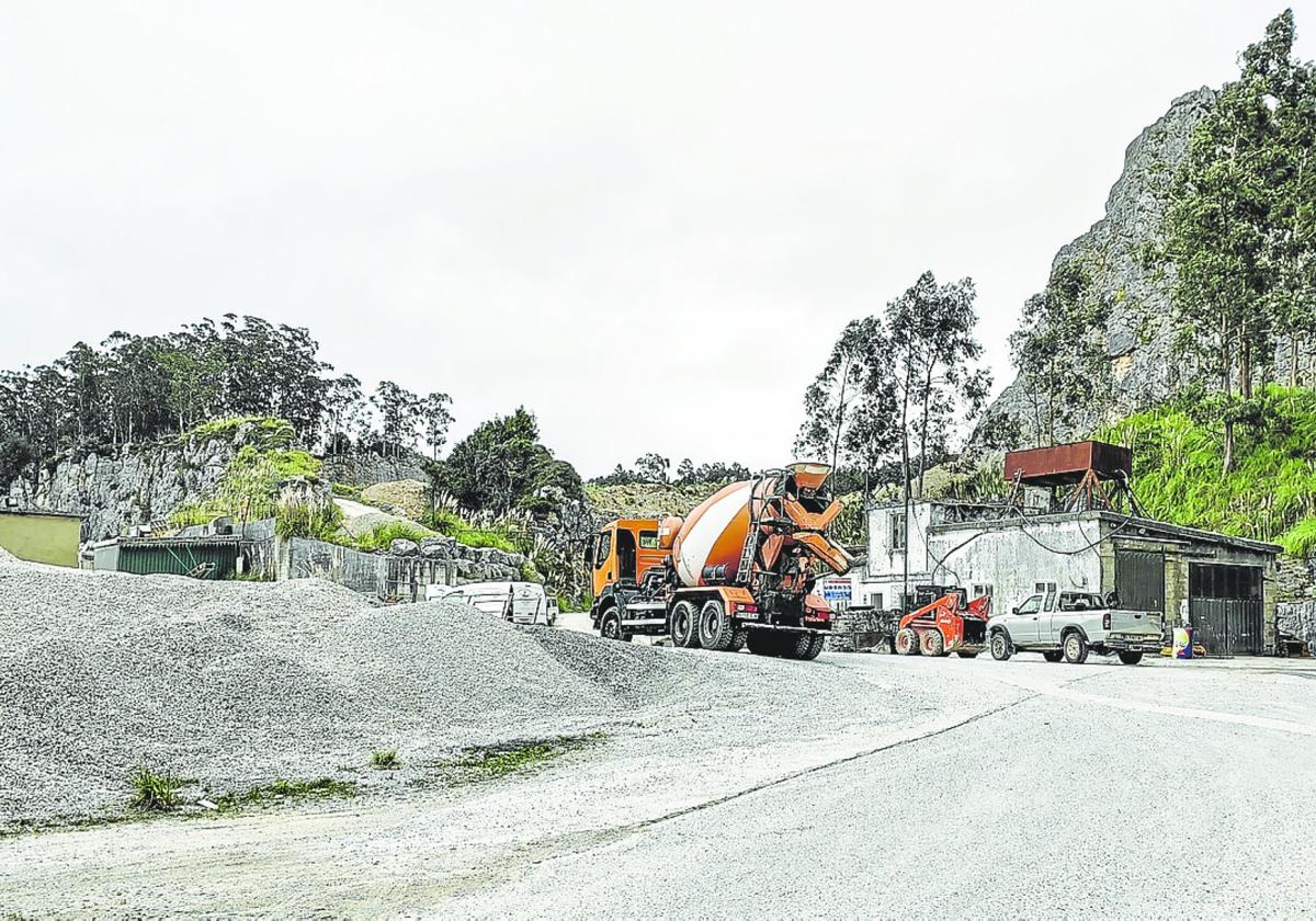 Instalaciones de la cantera Laherrán, en Piélagos, objeto de litigio.