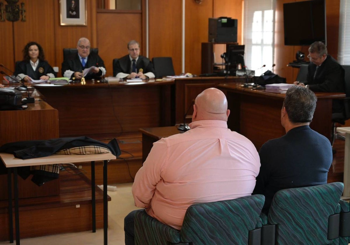 Los dos condenados durante el juicio celebrado este martes en la Sección Tercera de la Audiencia Provincial de Cantabria