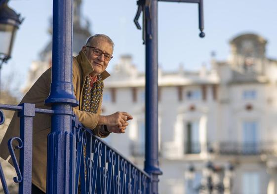 Juan Carlos Flores-Gispert, en el templete de la santanderina Plaza de Pombo.