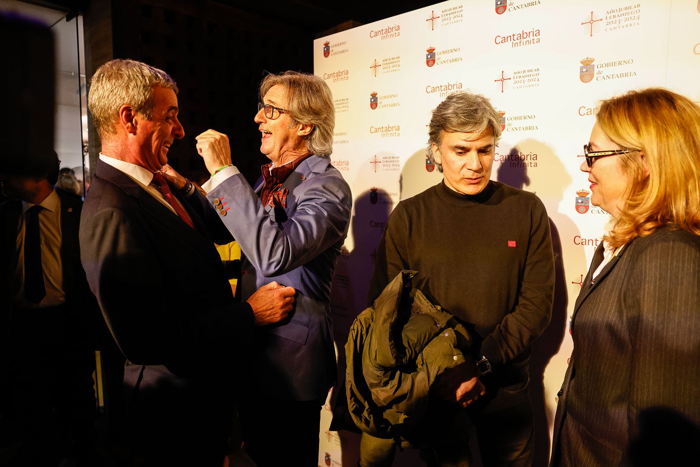 Gustavo Cubero con Poty Castillo; y Nando Agüeros junto a la consejera de Cultura y Turismo, Eva Guillermina Fernández