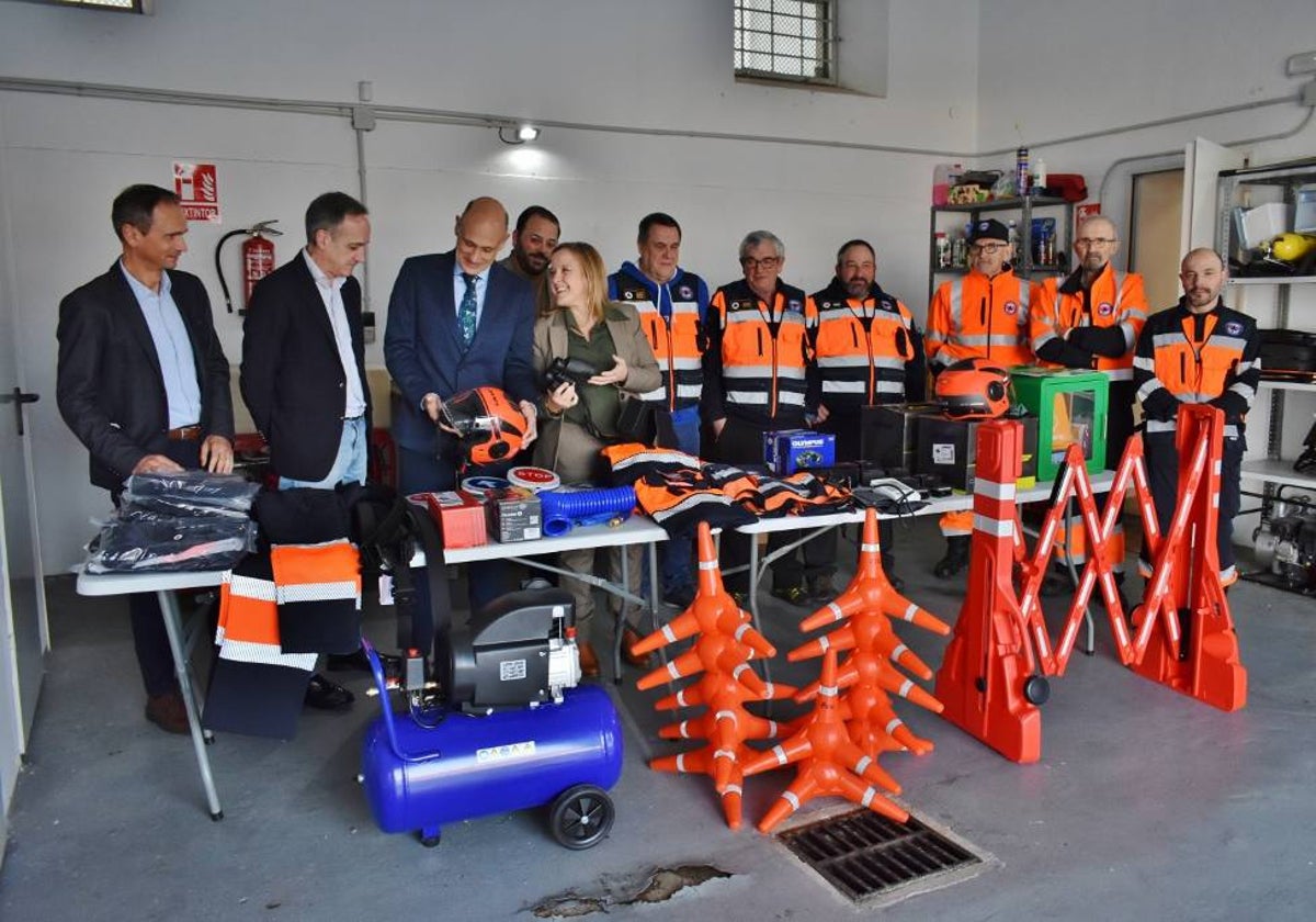 Supervisión del nuevo material y equipamiento de la Agrupación de Voluntarios de Los Corrales.