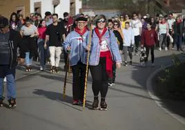 Los romeros pararon a medio camino para reponer fuerzas