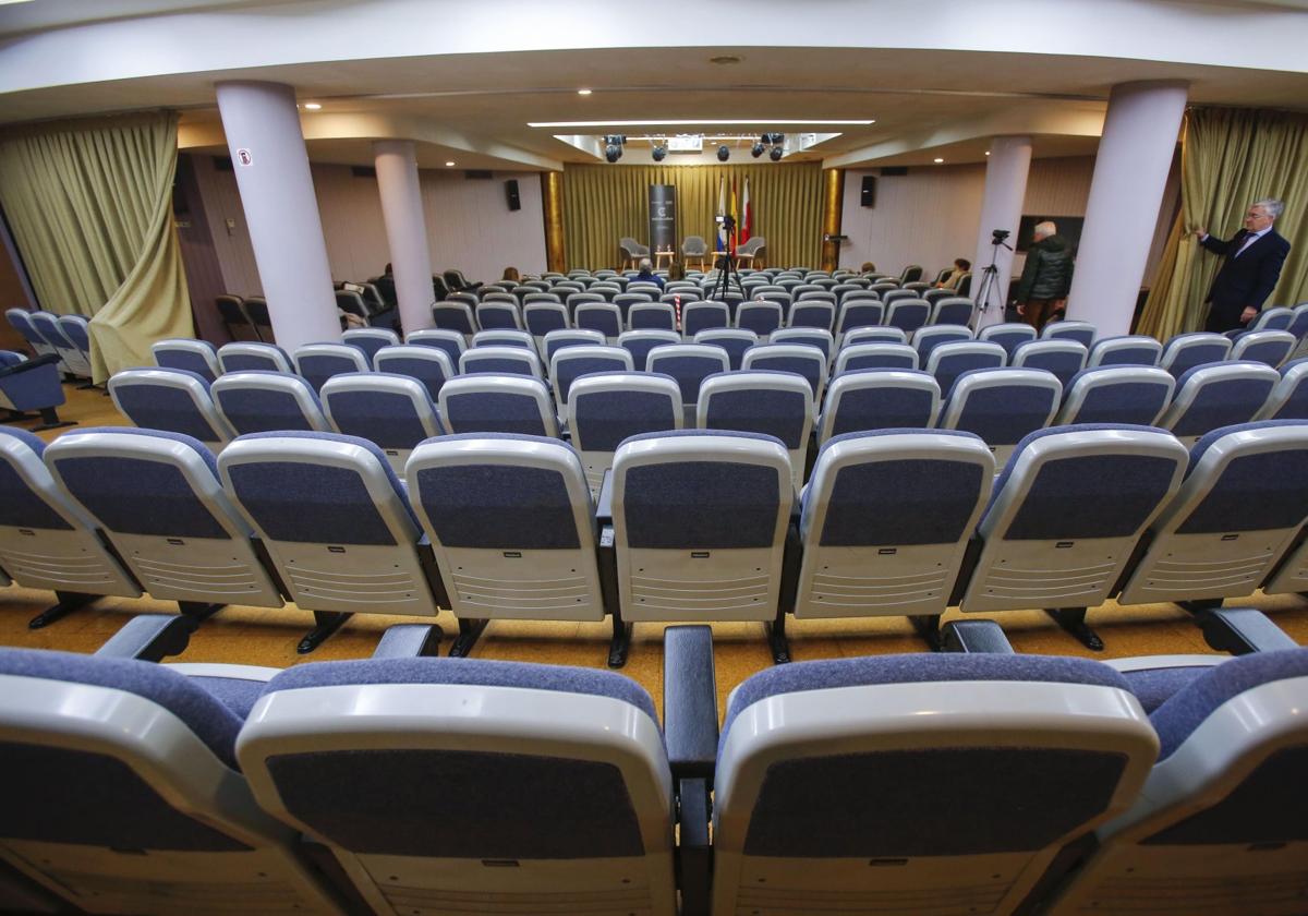 Salón de actos del Ateneo, objetivo prioriario de la reforma.