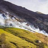 Las cuadrillas contra incendios: «No tenemos trajes suficientes y no cubren las bajas del personal»