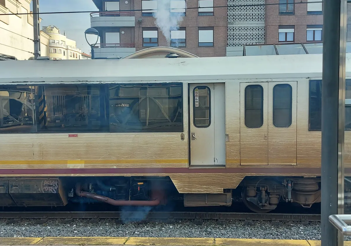 La enésima avería de un tren provoca el hartazgo de los pasajeros en  Torrelavega | El Diario Montañés