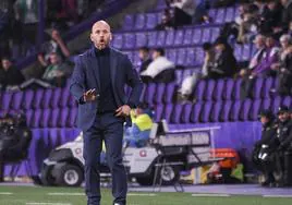 José Alberto gesticula en el área técnica del Zorrilla.