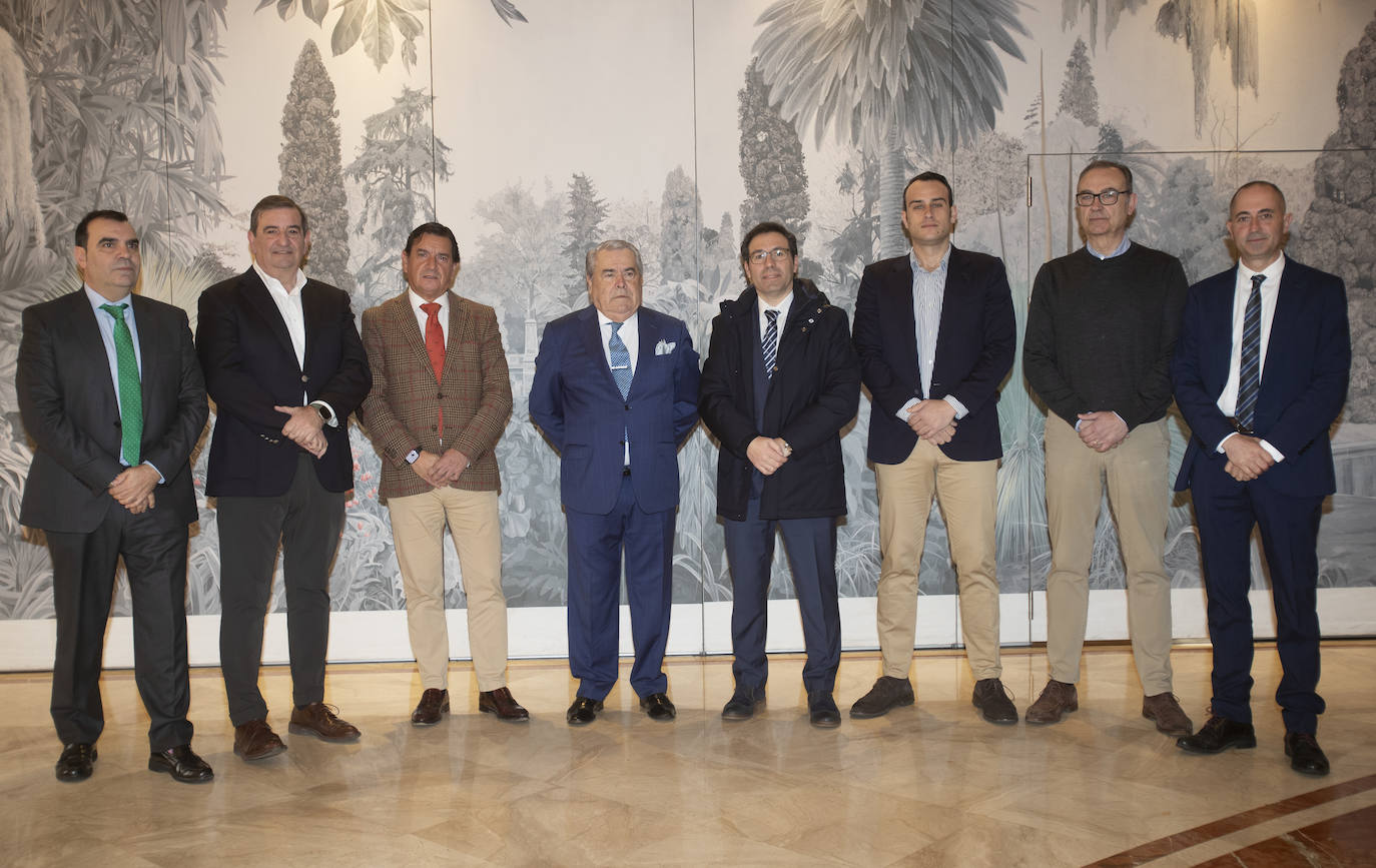 Rafael Álvarez, José San Emeterio, Julio Cabrero, Víctor Bustillo, Luis Fernández, Jesús García, José Luis Roig y Leopoldo Quitana.