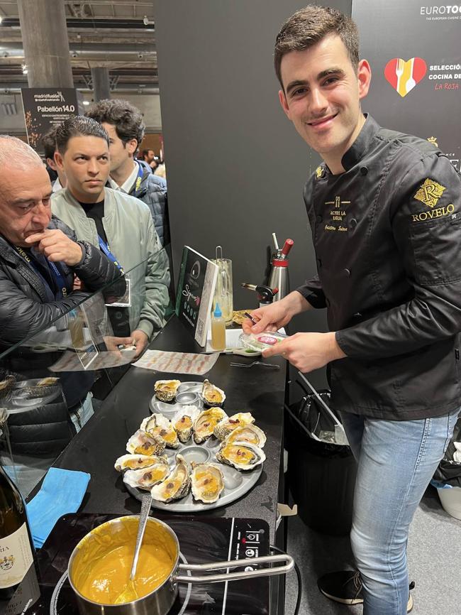 Cristian Solana participó en Madrid Fusión con una demostración de cocina con ostras.