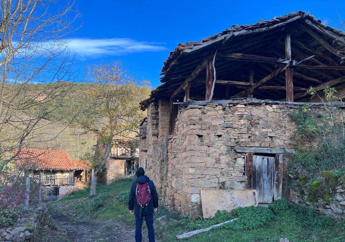 Una de las casas en ruinas de Porcieda.