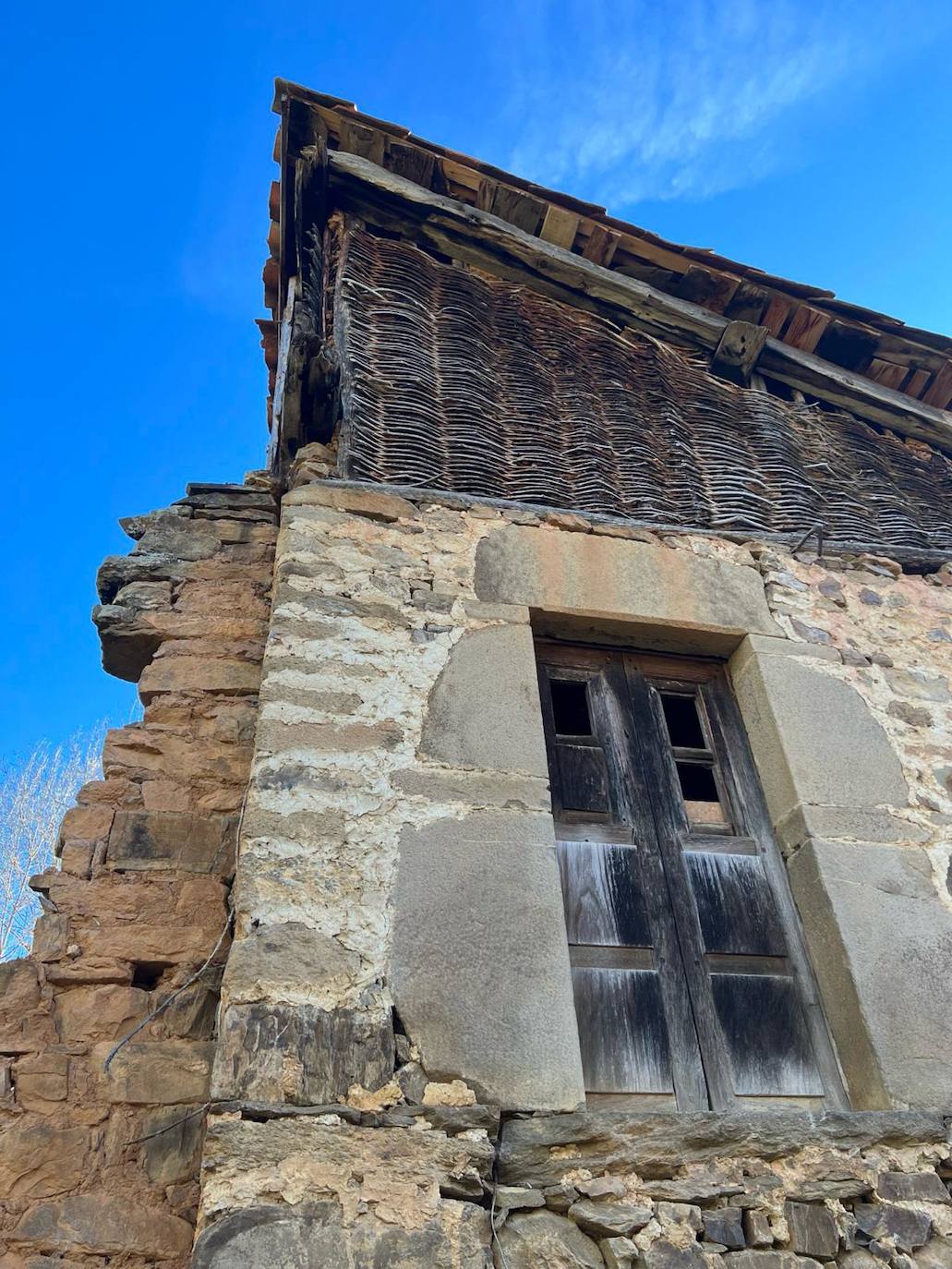 Porcieda: un pueblo en venta