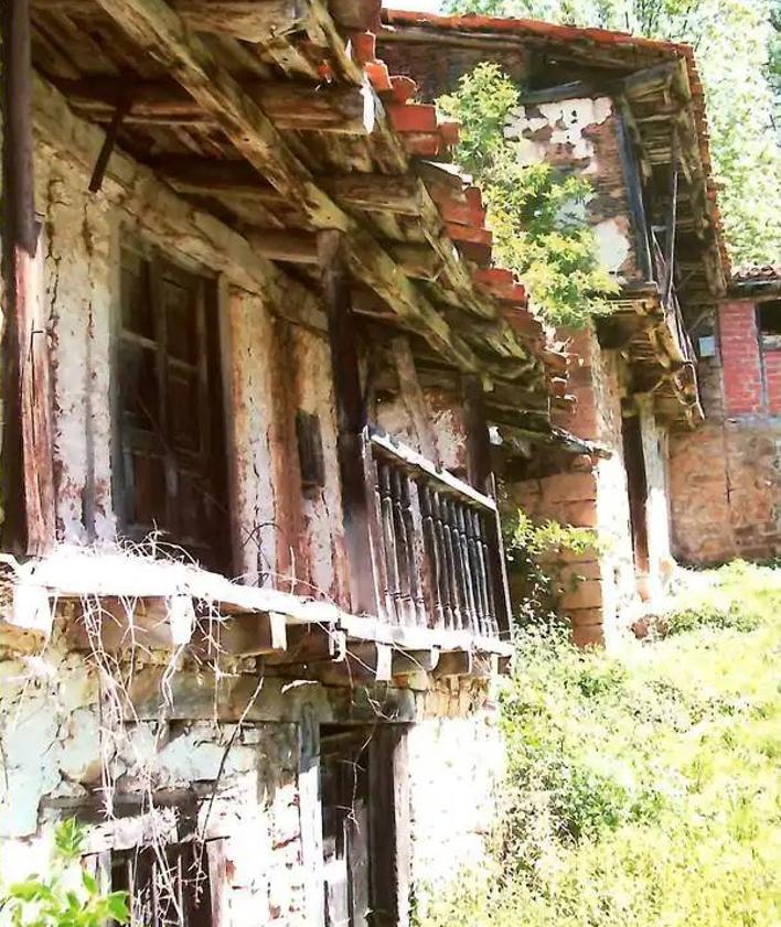 Imagen secundaria 2 - Una inmobiliaria de lujo pone a la venta un pueblo abandonado de Liébana por 380.000 euros