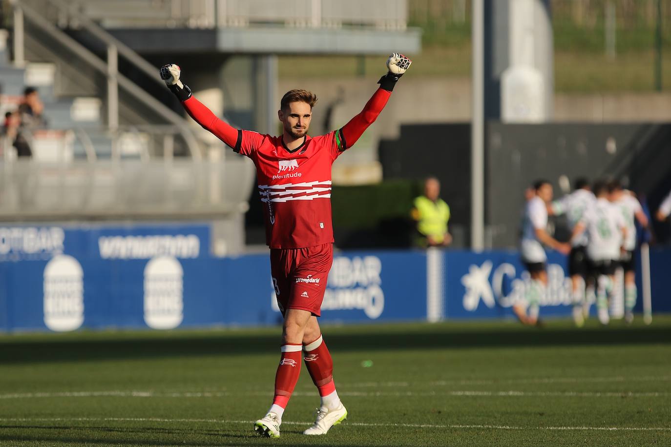 Ezkieta celebra el tanto de Dani Fernández.