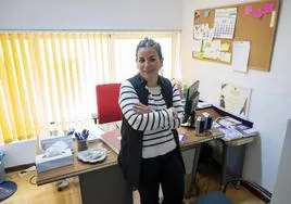 Belén Pedraja, abogada y mediadora, en la sede de la Asociación Consuelo Berges, en la calle Reina Victoria de Santander.
