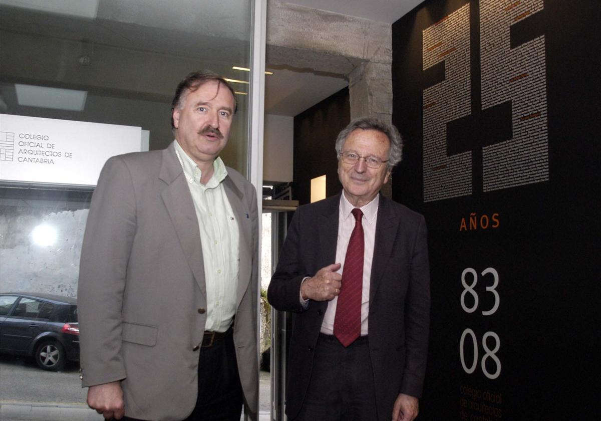 Pío Jesús Santamaría junto a Rafael Moneo en la sede del Colegio.