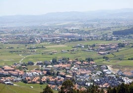 El pueblo de Mortera, perteneciente al municipio de Piélagos.