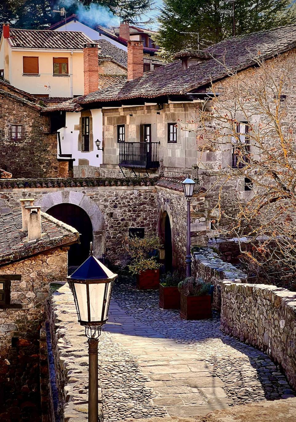 Imagen - Imagen de una de las calles empedradas de Potes,