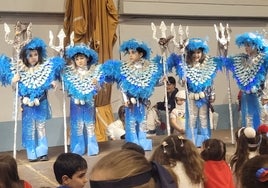 Los vistosos «Dioses del mar» recibieron el primer premio de grupos infantiles.