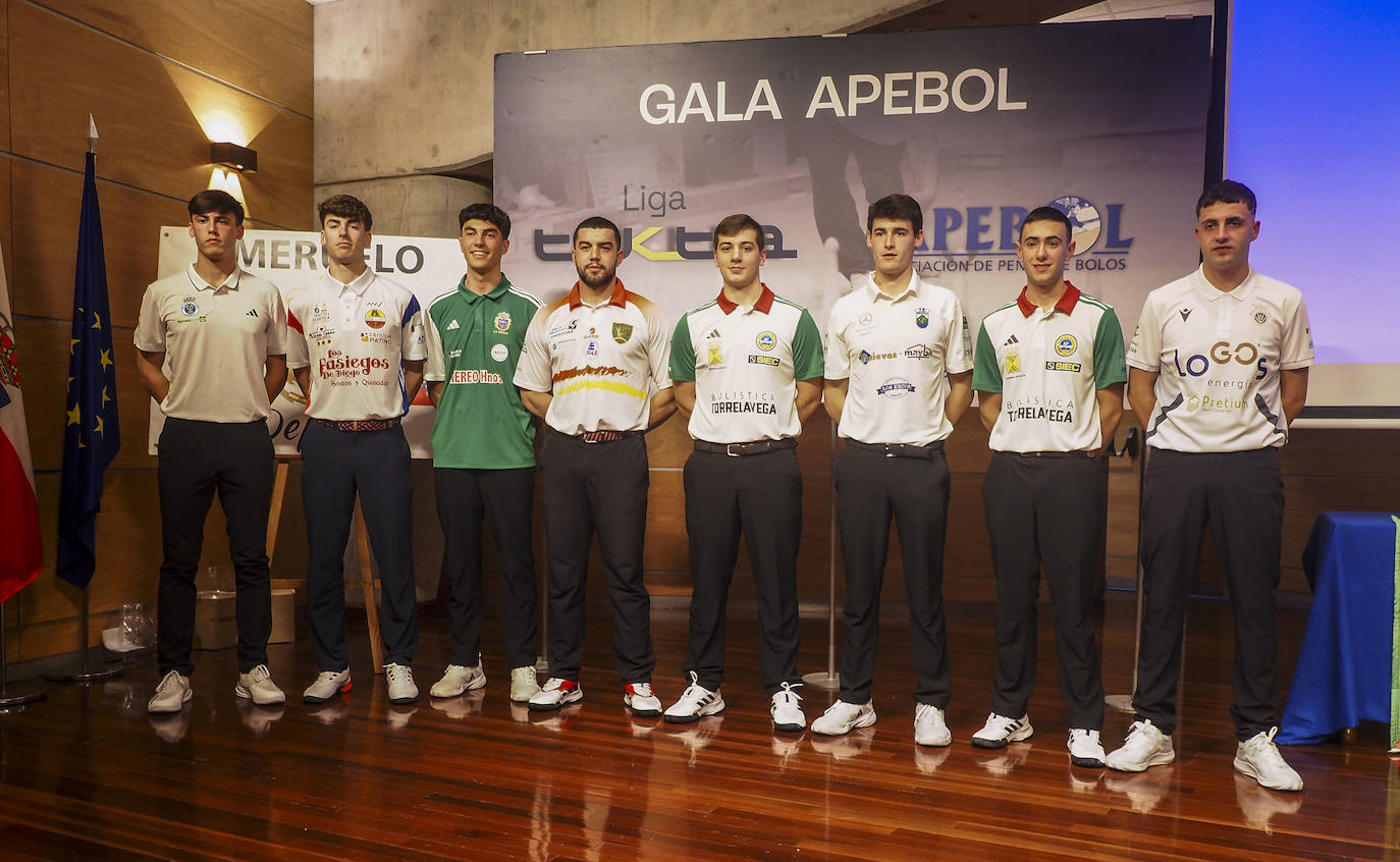 Ángel Pellón, Miguel Hernando, Toño Sordo, Javier Cacicedo, Néstor Viar, Mario Pellón, Marcos Sobejano y Javier García