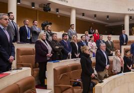 Minuto de silencio por el Isaac Aja Muela, primer alcalde democrático de San Vicente de la Barquera, fallecido la pasada semana