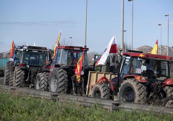 Tractorada de este martes en el Puerto de Santander.