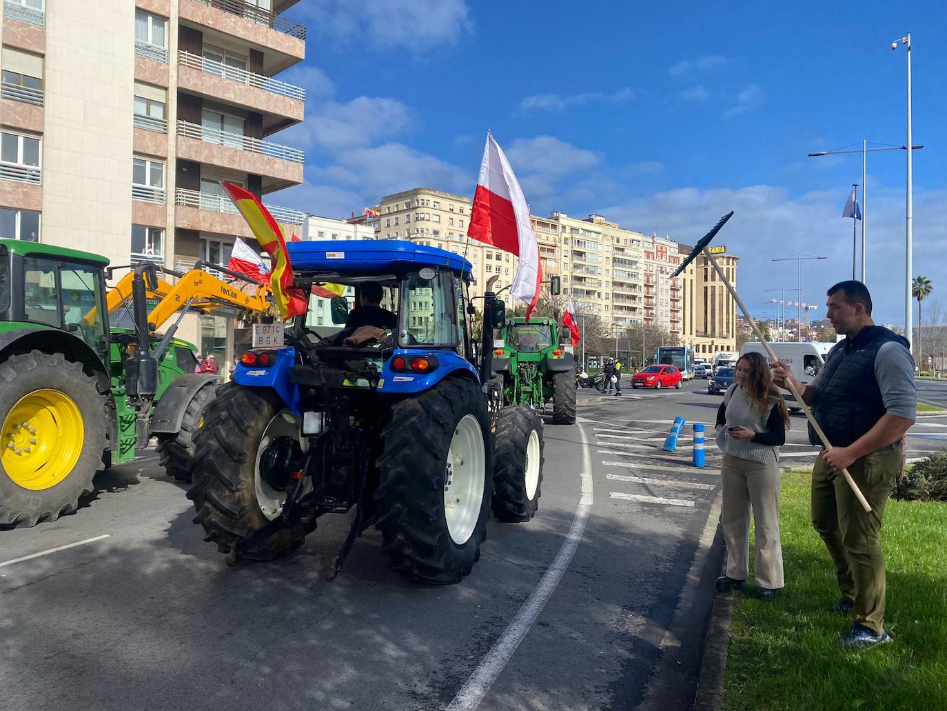 Los tractores llegan a la calle Isabel II.