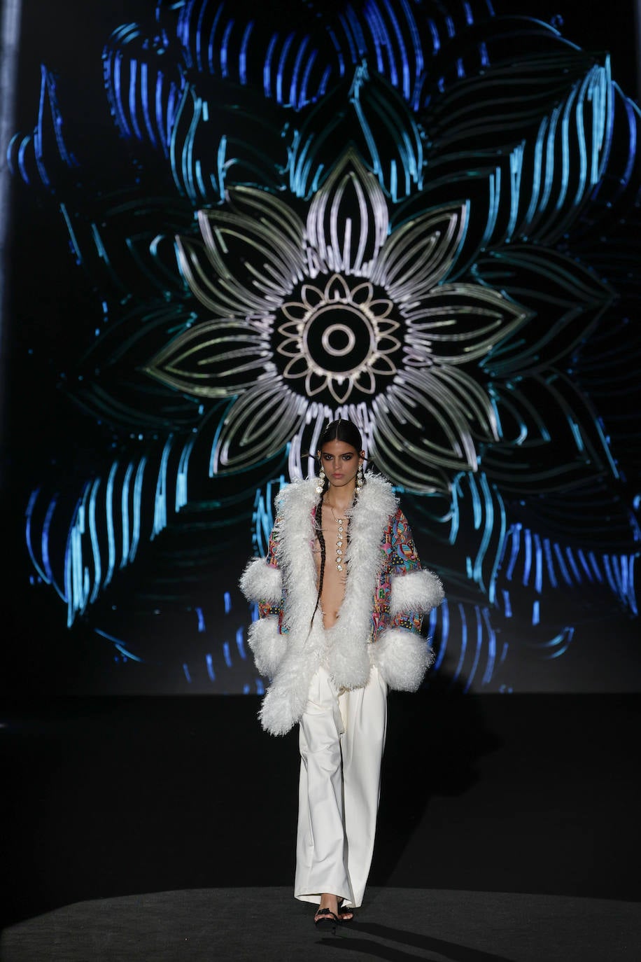 Desfile de Odette Álvarez en pasarela Mercedes Benz Fashion Week