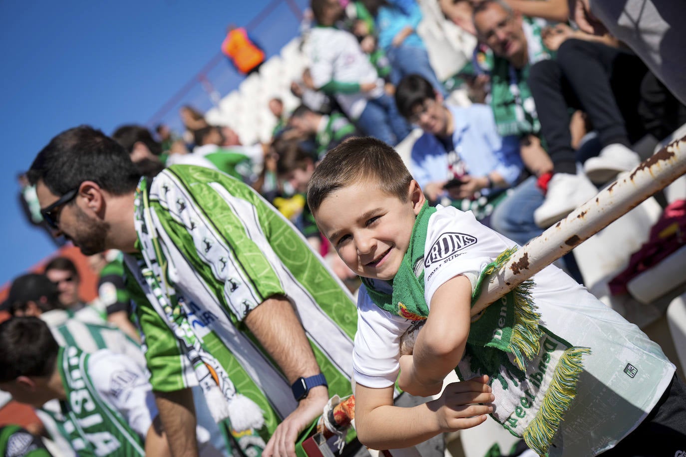 Aficionados del Racing en las gradas del Carlos Belmonte. 