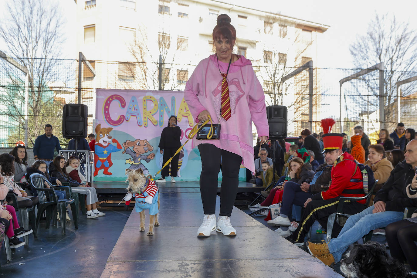 Los perros se unen al Carnaval y desfilan en Torrelavega