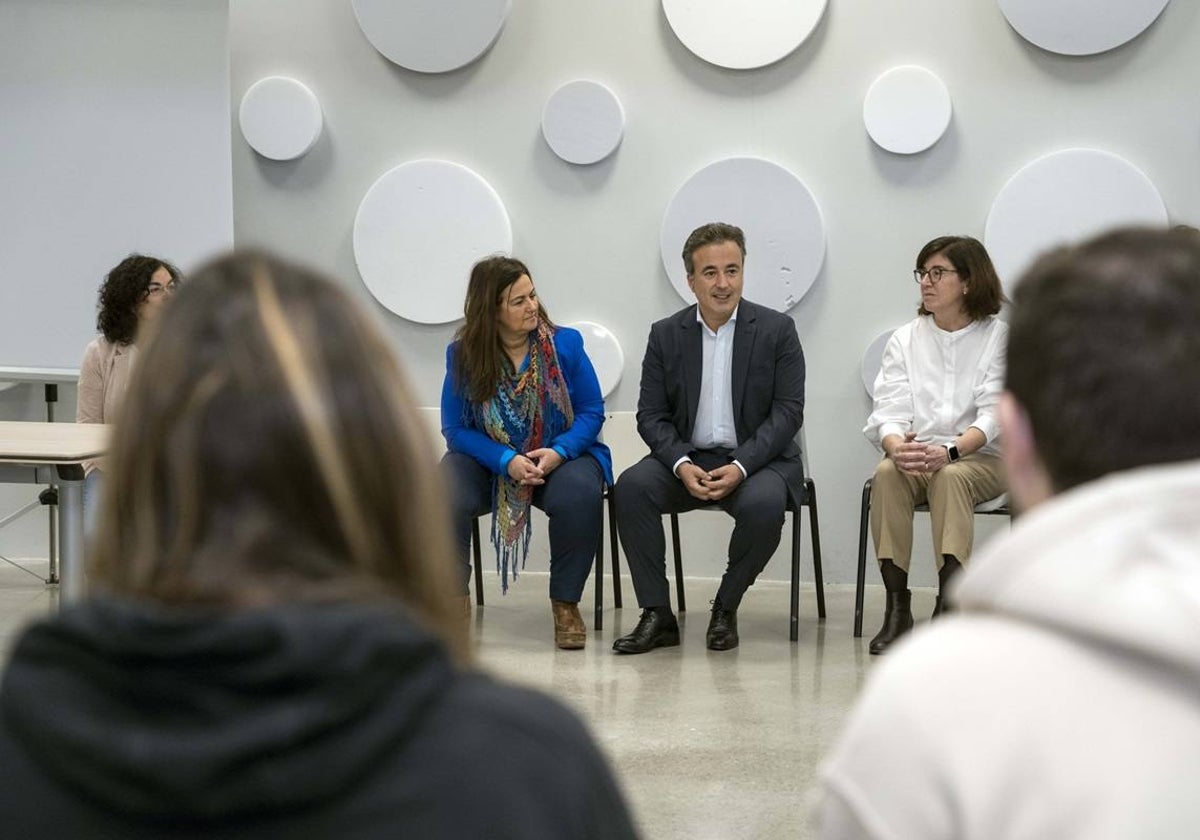 El alcalde, Diego Movellán, durante la inauguración del curso especialista de Atención a la Discapacidad.