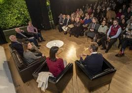 Desde la derecha, Jesús Mazón, Gema Igual, Silvia Gómez Ríos, Francisco Vega Cumplido, Germán de la Riva y Víctor González Huergo, ayer, durante la charla en Tabacalera.