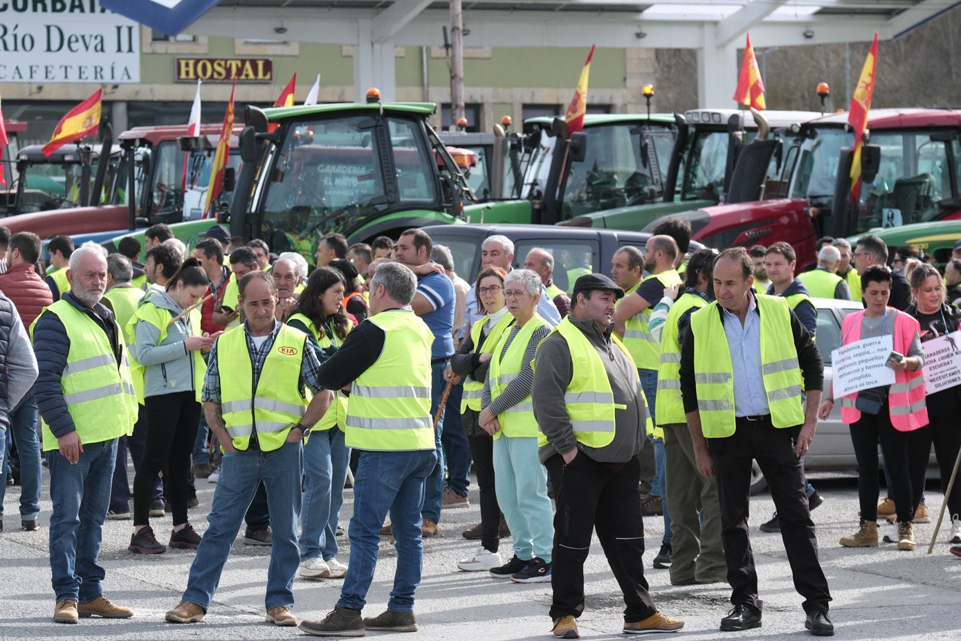 El campo lleva sus protestas a las autovías cántabras