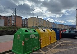Contenedores de reciclaje de vidrio, plástico y cartón en Reinosa.