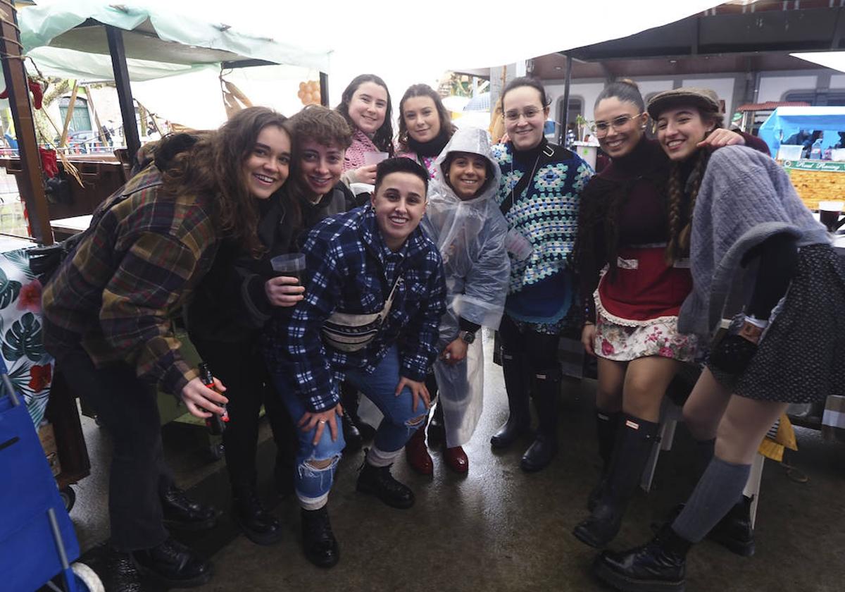 Como dice el himno, 'aunque nieve o haya truenos, en Santoña es Carnaval'.