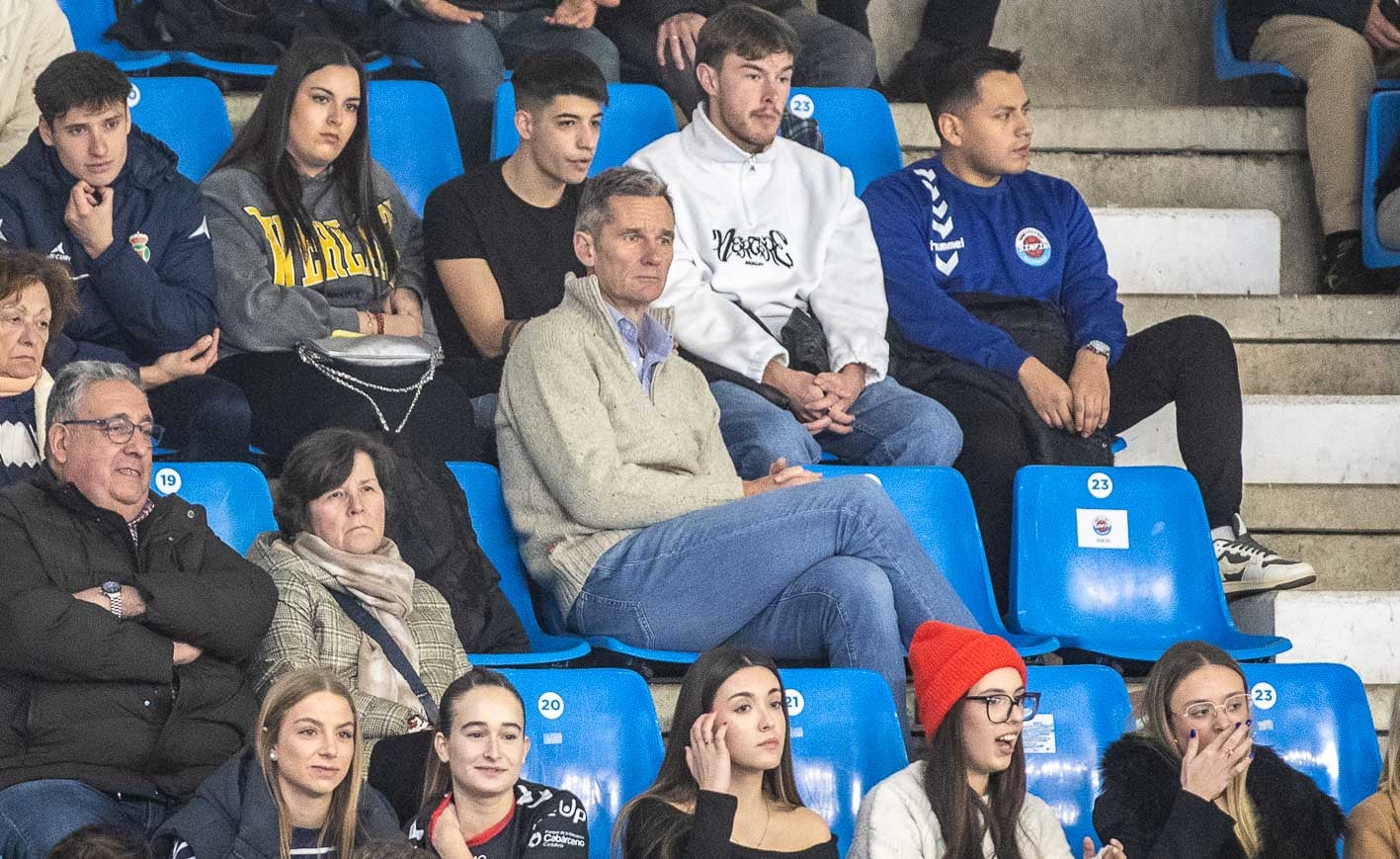 Iñaki Urdangarín estuvo en las gradas de La Albericia para ver el partido de su hijo Pablo.