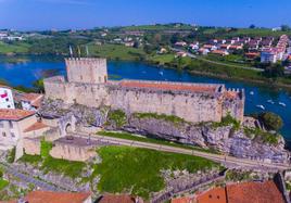 El Castillo del Rey de San Vicente, junto a la ría enclavado en la costa cántabra.