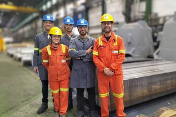 Diego Tuccillo (CEO de Deduce Data Solutions) y los científicos de datos de DDS: Javier Cuartas y Alberto Martínez en las instalaciones de Reinosa Forgings & Castings S.L.