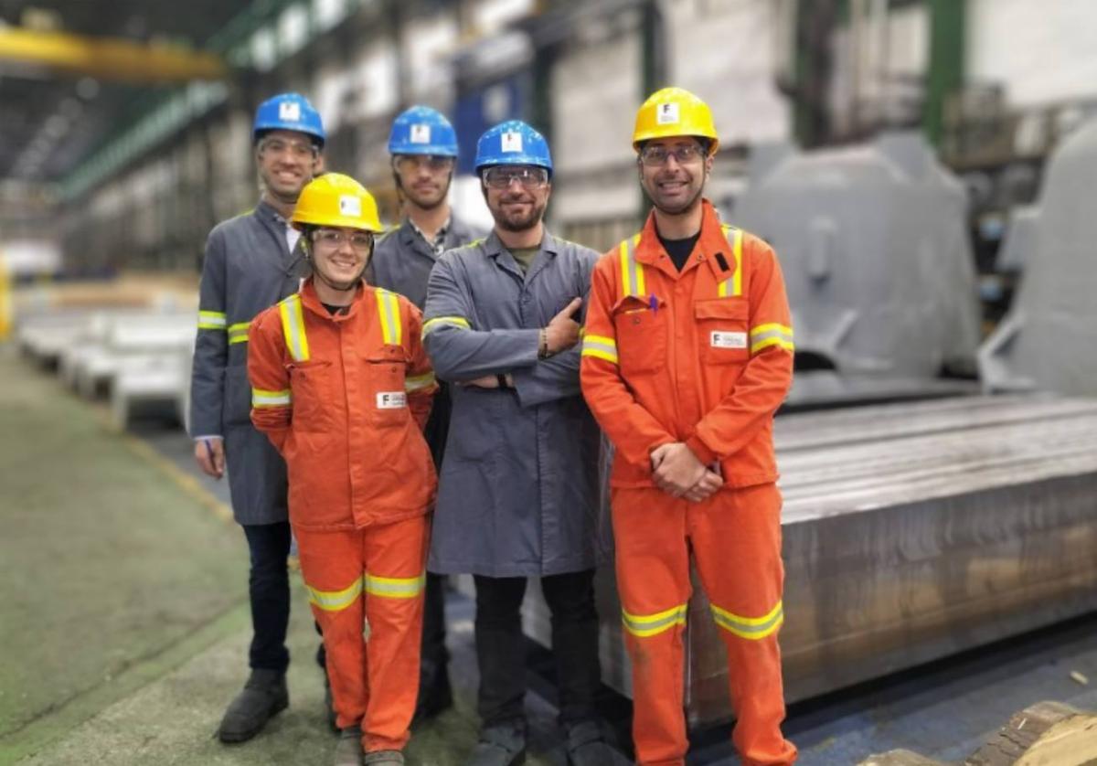 Diego Tuccillo (CEO de Deduce Data Solutions) y los científicos de datos de DDS: Javier Cuartas y Alberto Martínez en las instalaciones de Reinosa Forgings & Castings S.L.