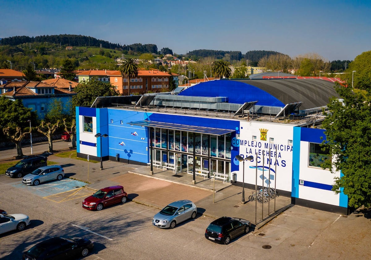 Piscina cubierta y climatizada en La Lechera.