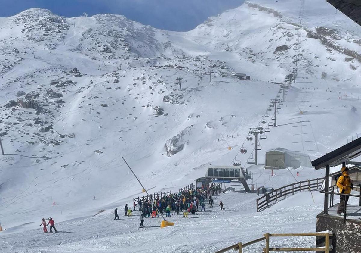 Domingo de esquiadores en Alto Campoo y de fuertes granizadas en Santander