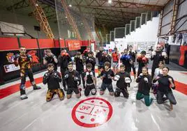 Los integrantes del Club Esparta posan en uno de sus entrenamientos en el Tito Carrera de Reinosa.