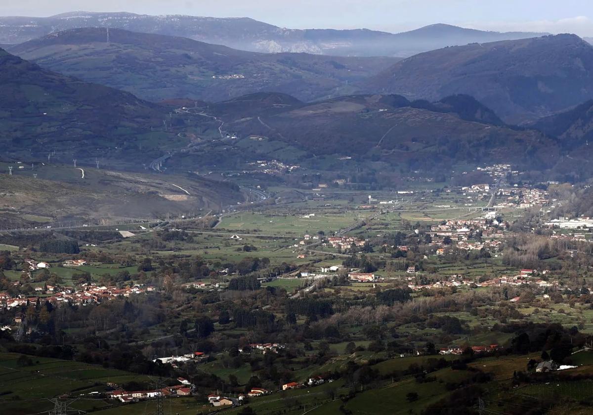 Vista general del valle de Iguña desde las inmediaciones de la central de San Miguel de Aguayo.